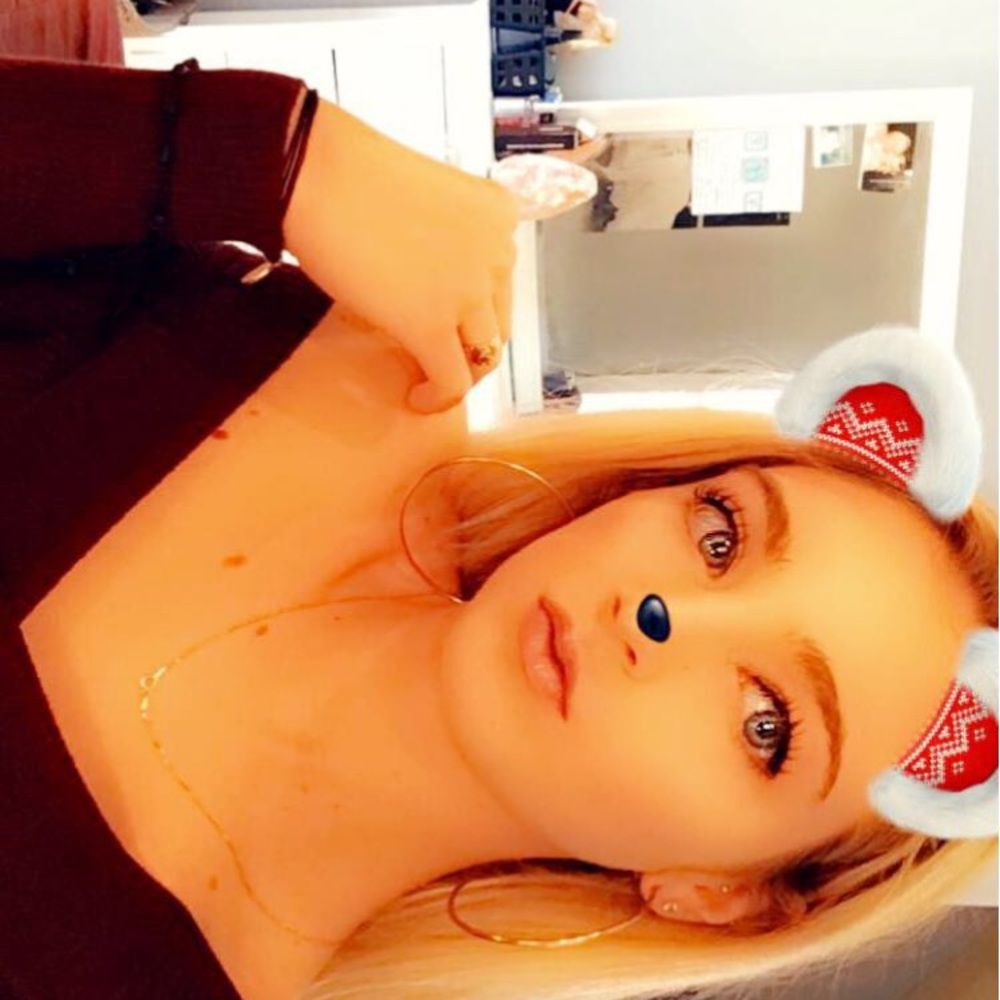 Meet your Posher, Chloe